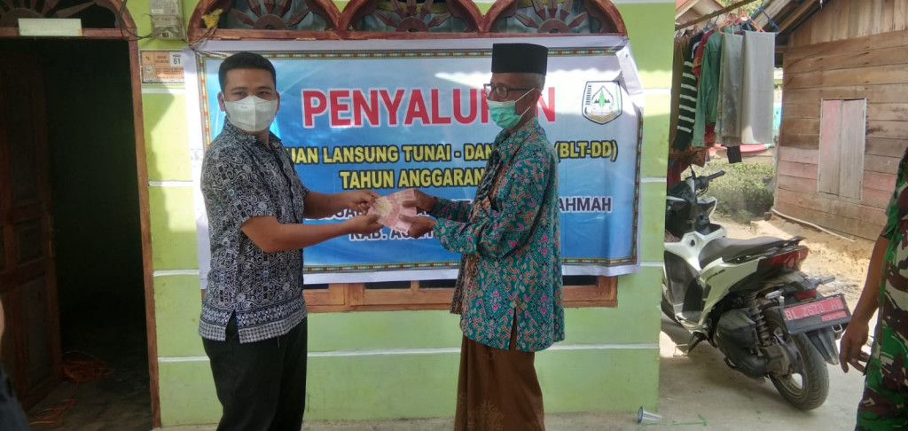 Pembagian Bantuan Langsung Tunai (BLT) di Desa Pinggan Mbelang